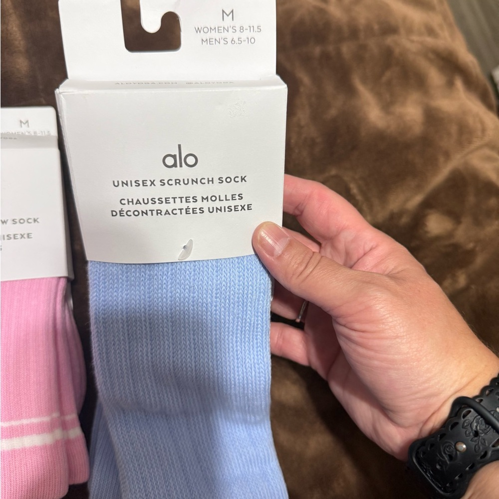 2 pairs of NWT ALO Yoga Pink & Light Blue Unisex Casual Socks - Picture 4 of 9